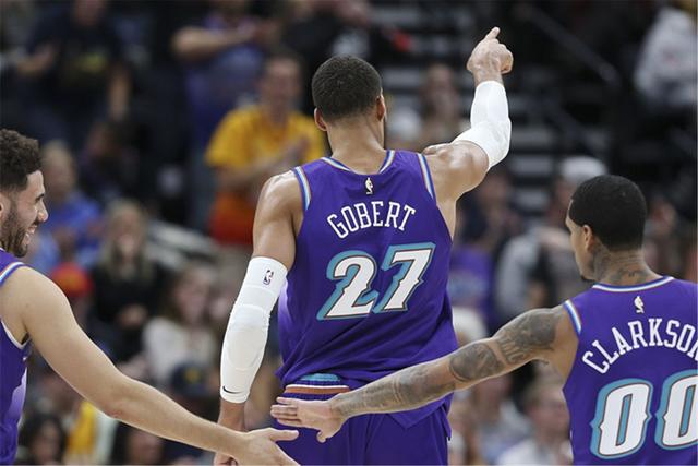 犹他爵士发布备战花絮,关键时刻队长鼓劲,德国杯任务艰巨,团队化学反应显著(金州勇士vs犹他爵士) 犹他爵士发布备战花絮,关键时刻队长鼓劲,德国杯任务艰巨,团队化学反应显著(金州勇士vs犹他爵士)