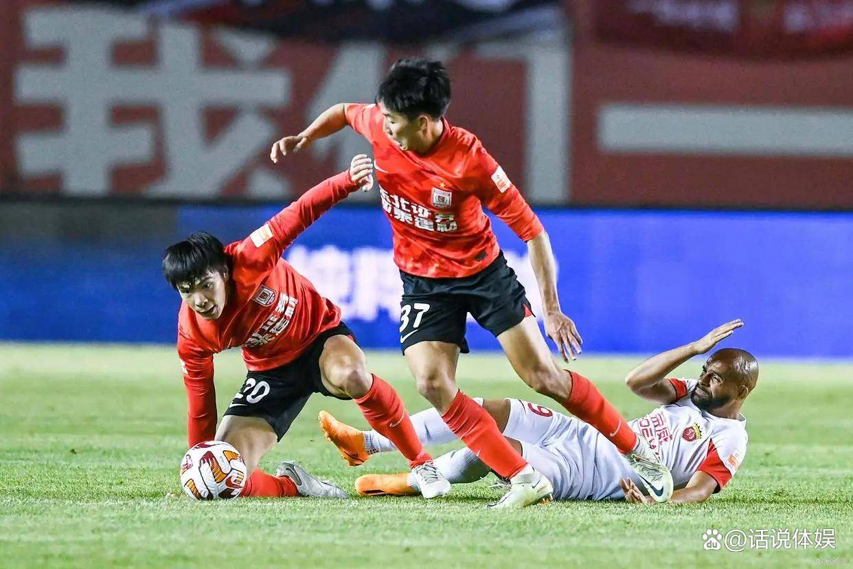 爱游戏-关于转折点上海海港调整名单，中超今夜攻防权衡，质疑声仍在，临场指挥获称赞的信息