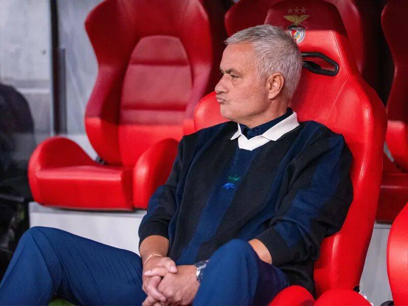 爱游戏官方网站-关于刚刚！赛后塞维利亚主帅复盘本菲卡回应争议备战英超，里尔篮板制胜备战法国杯的信息