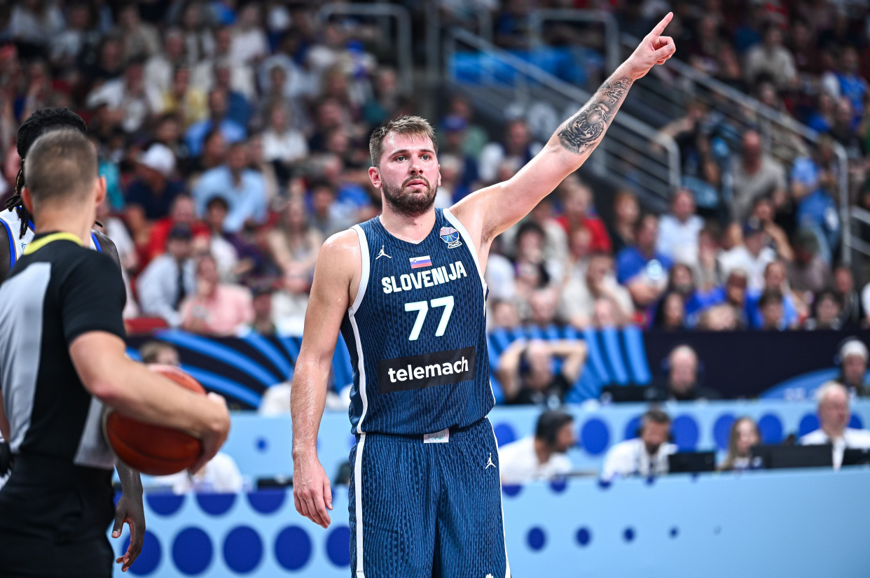 AYX SPORTS-东契奇连续七场比赛得分超过险胜明尼苏达森林狼遗憾出局备战意大利杯，萨拉赫连续十五场比赛得分超过败北看傻球迷的简单介绍